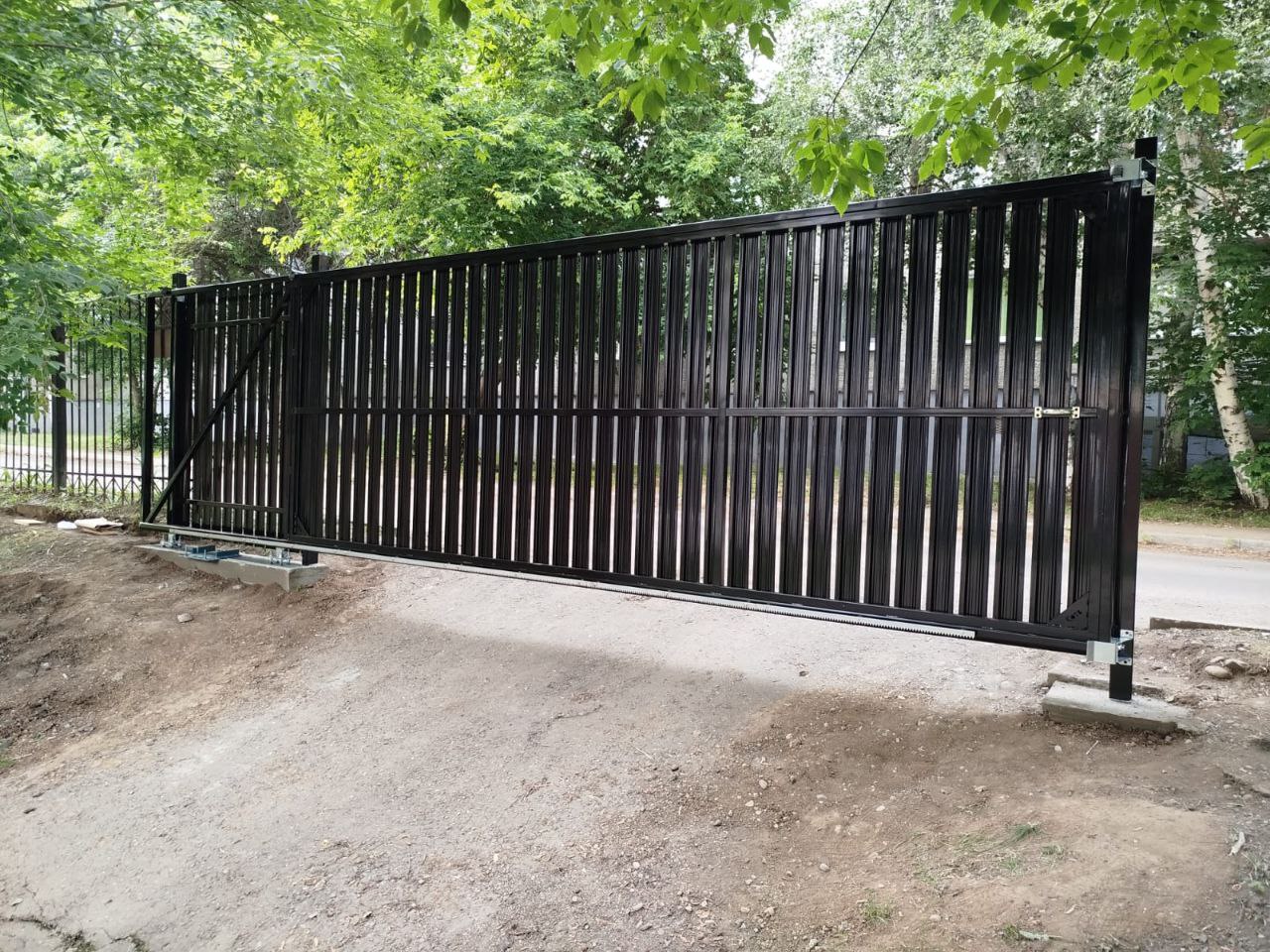 Откатные ворота для поликлиники