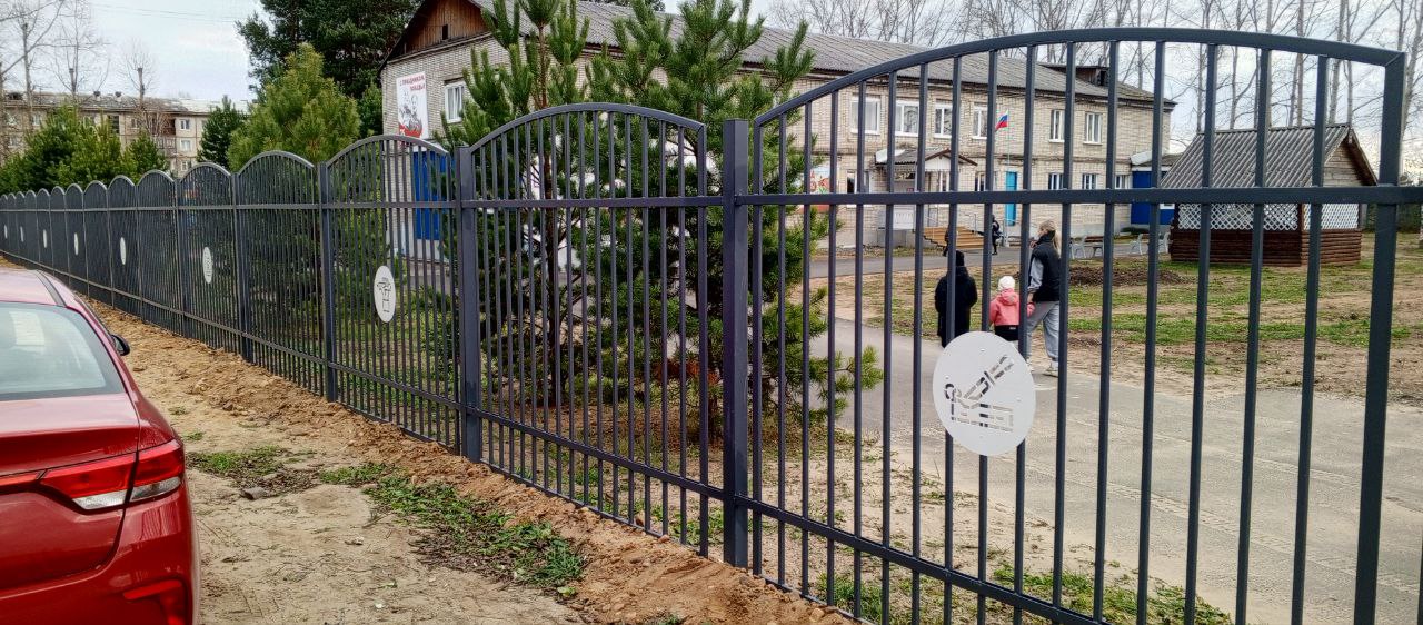 Забор из решётчатых панелей